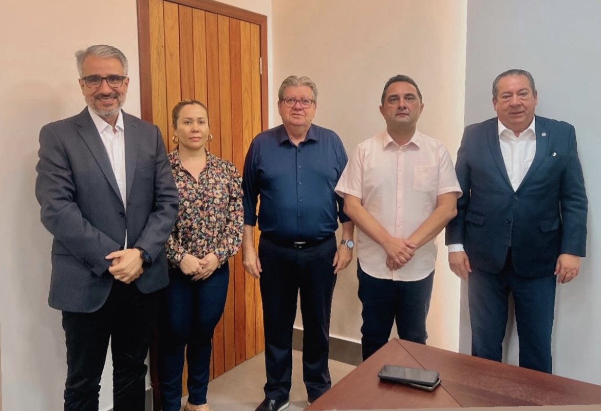 Prefeito de Juarez Távora garante R$ 2,7 milhões em obras com apoio do Governo da Paraíba
